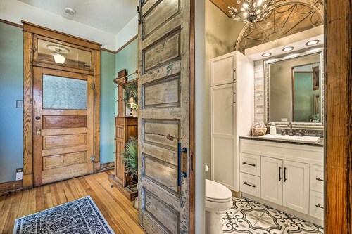 Walk to Shops & Restaurants: Dtwn Laramie Condo!