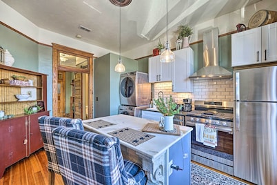 Walk to Shops & Restaurants: Dtwn Laramie Condo!