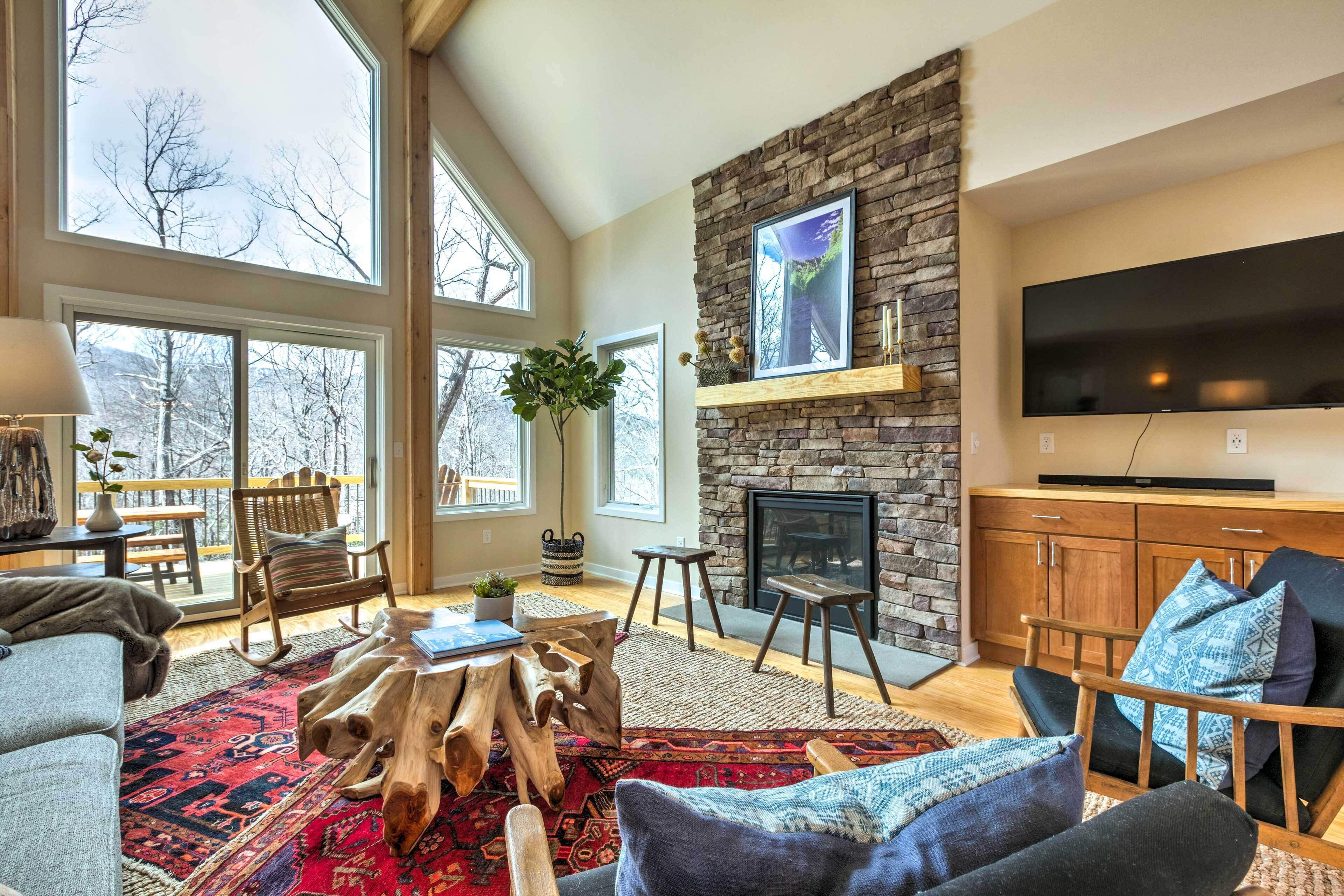 Designer Home w/ Fire Pit ~ 70 Steps to Slopes!