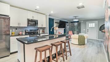 House (3 Bedrooms) | Private kitchen | Microwave, oven, stovetop, dishwasher