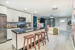 Hus (3 Bedrooms) | Eget kjøkken | Mikrobølgeovn, ovn, kokeplater og oppvaskmaskin