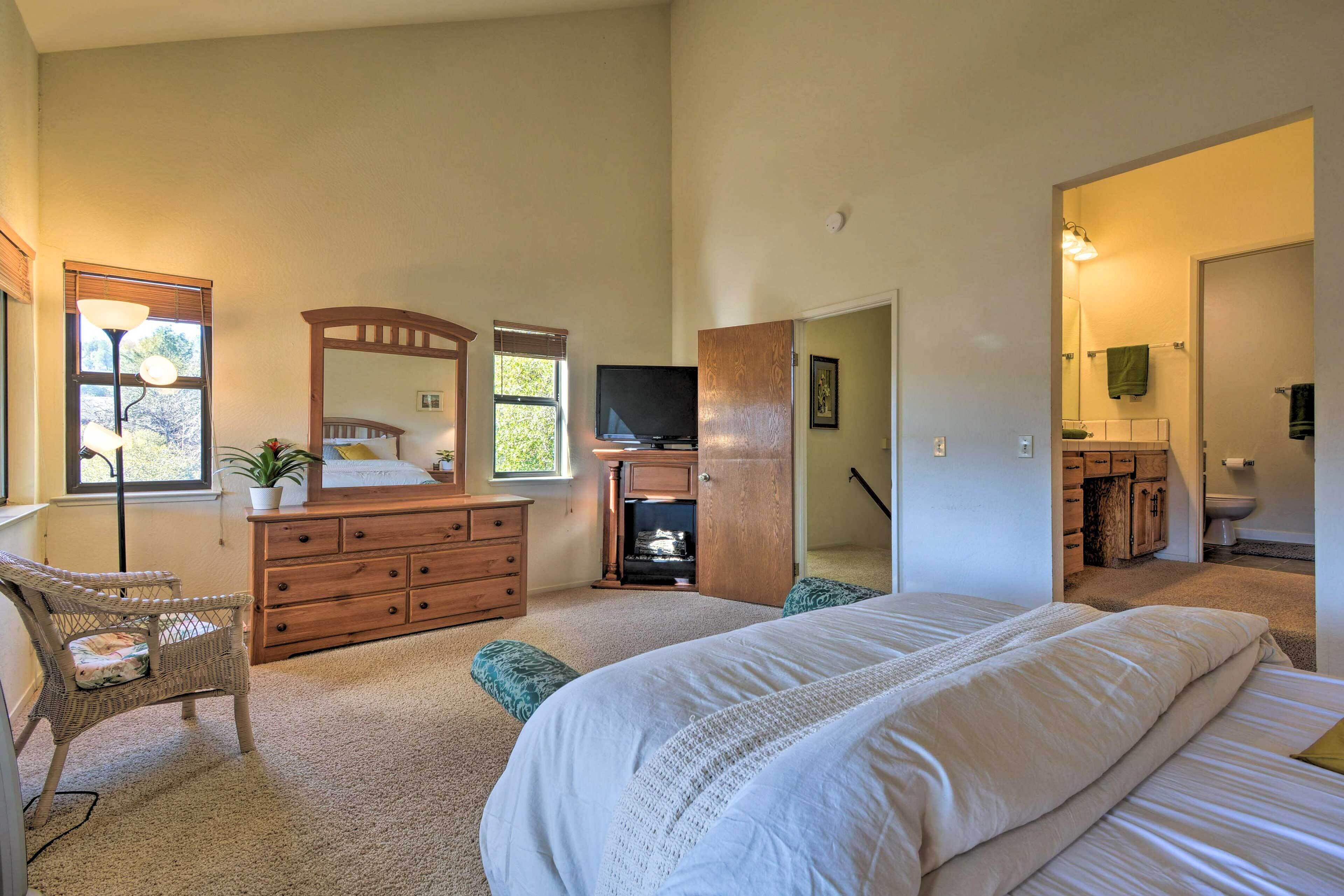 Cozy Groveland Townhome, Day Trip to Yosemite