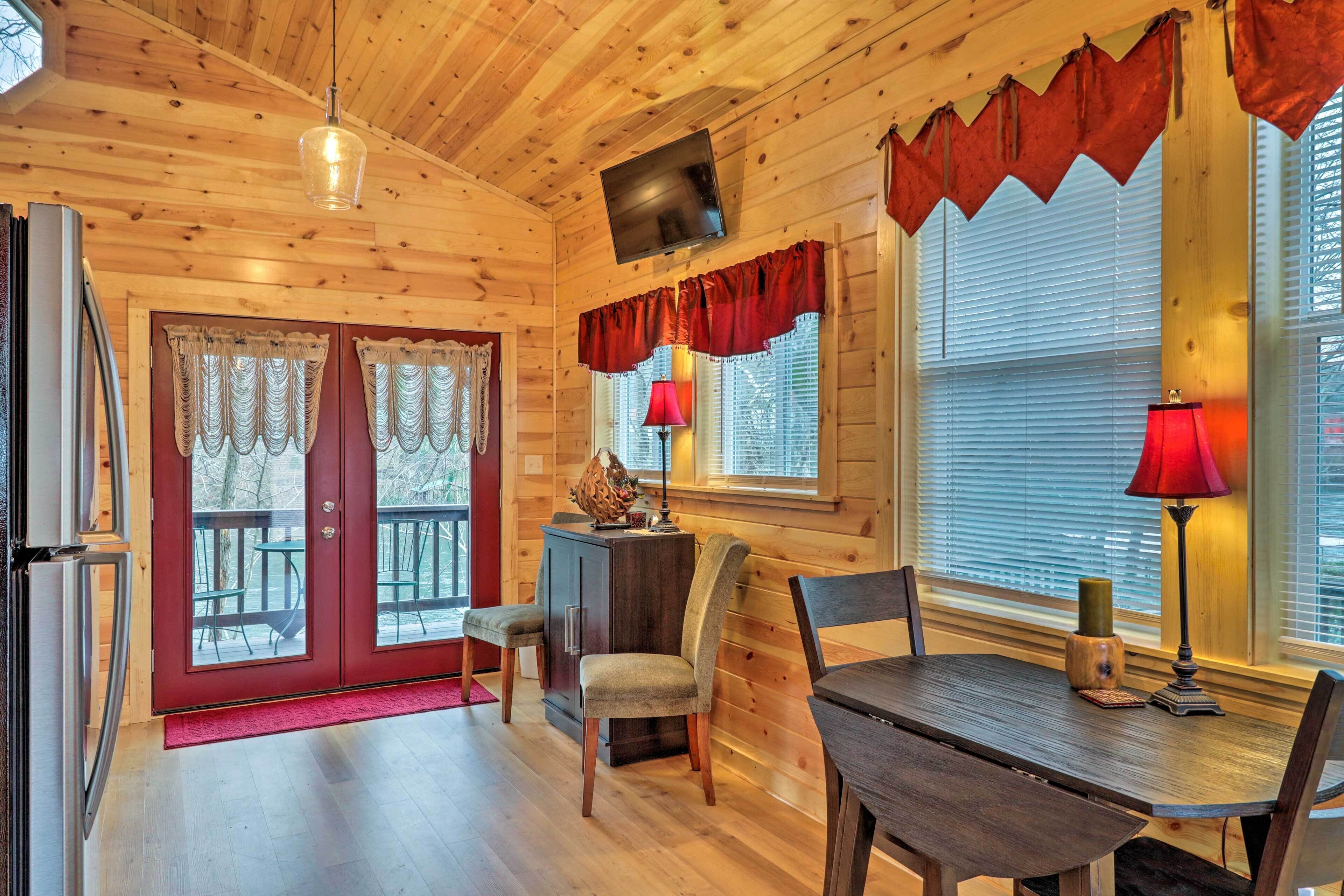 Cozy Heber Springs Cabin w/ Deck & Dock!