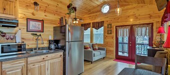 Cozy Heber Springs Cabin w/ Deck & Dock!