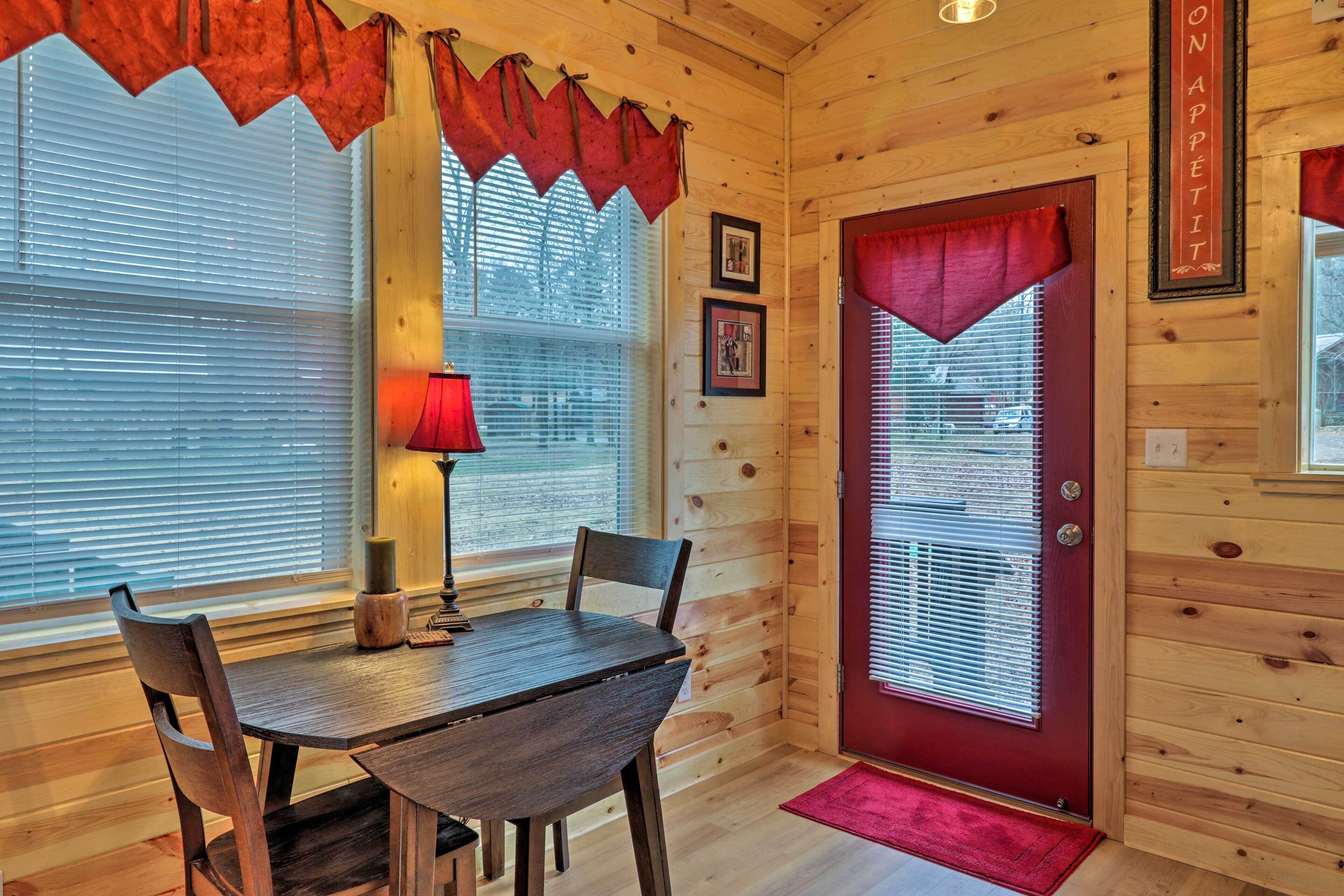 Cozy Heber Springs Cabin w/ Deck & Dock!