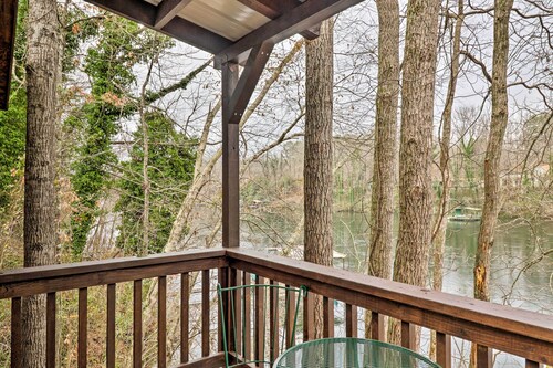 Cozy Heber Springs Cabin w/ Deck & Dock!