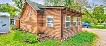 Historic Cabin Retreat: Steps to Okoboji Lake