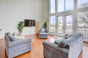 Interior - Downtown Houston Townhome w/ City Views! (Houston)