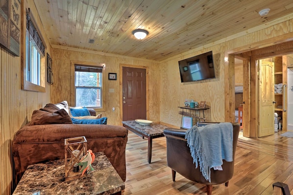 House (2 Bedrooms) | Interior - Cozy Creekside Cabin ~ 24 Mi to Red River! (Beattyville)