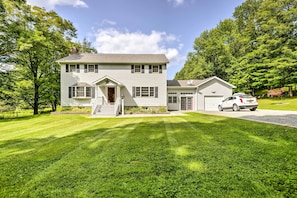 Interior - Thompson Home w/ Deck + Pond, 8 Mi to Elk Mountain (Thompson)