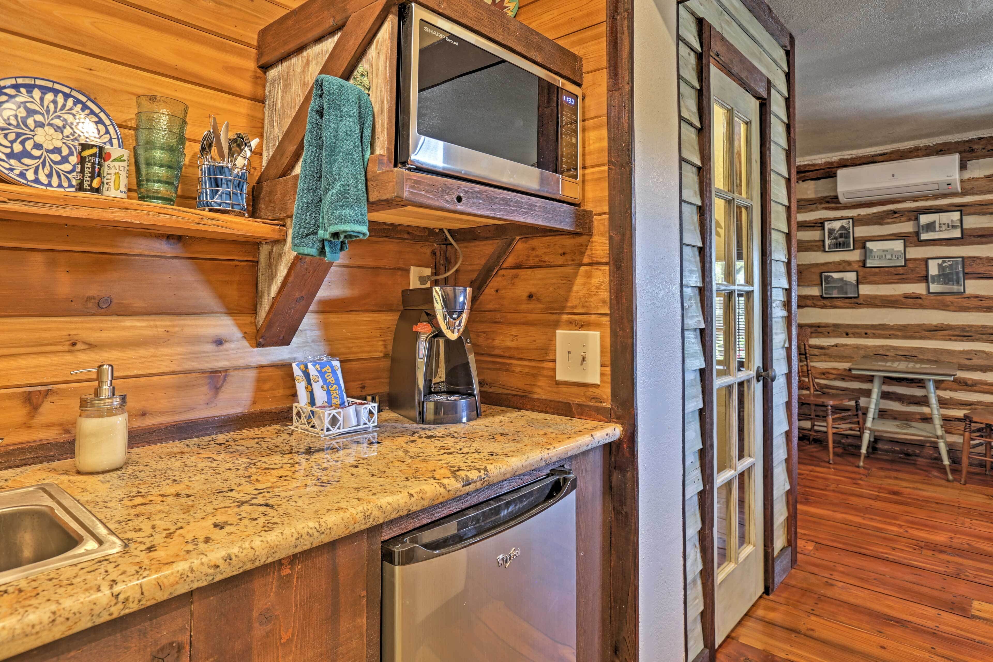 'gruene Cabin' - Pet Friendly New Braunfels Studio
