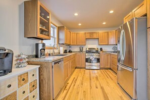 Interior - Cadillac Home w/ Hot Tub & Lake Mitchell Views! (Cadillac)