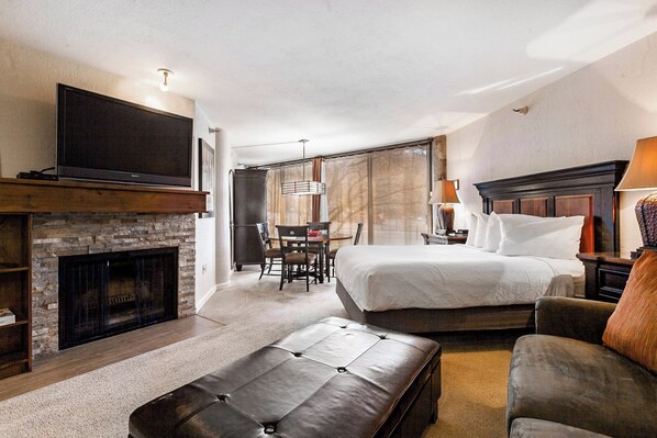 Smart TV, chimenea y reproductor de DVD