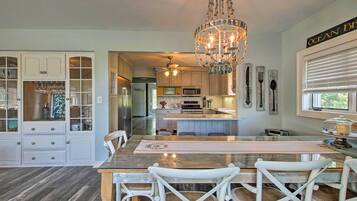 House (5 Bedrooms) | Interior