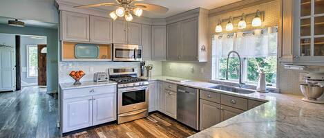 House (5 Bedrooms) | Interior