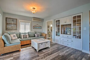 Interior - Deluxe Waterford Home w/ Views, Outdoor Bar & More (Waterford)