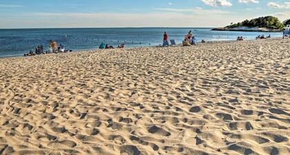 Deluxe Waterford Home w/ Views, Outdoor Bar & More