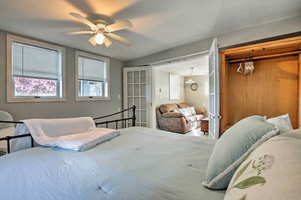 Interior - Deluxe Waterford Home w/ Views, Outdoor Bar & More (Waterford)