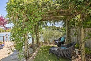 Interior - Deluxe Waterford Home w/ Views, Outdoor Bar & More (Waterford)