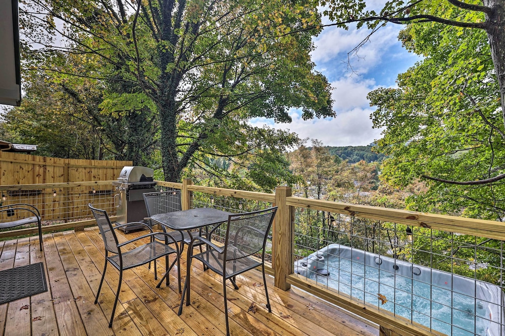 Hilltop Hideaway w/ Scenic Views & Hot Tub!