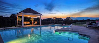 Historic Cedar Hill Mansion on Large Farm w/ Pool!