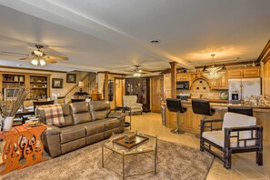 House (5 Bedrooms) | Interior