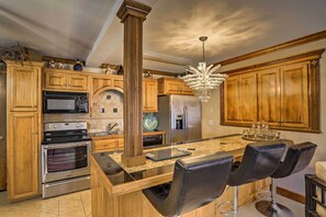 House (5 Bedrooms) | Interior