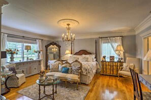 House (5 Bedrooms) | Interior - Historic Cedar Hill Mansion on Large Farm w/ Pool! (Cedar Hill)