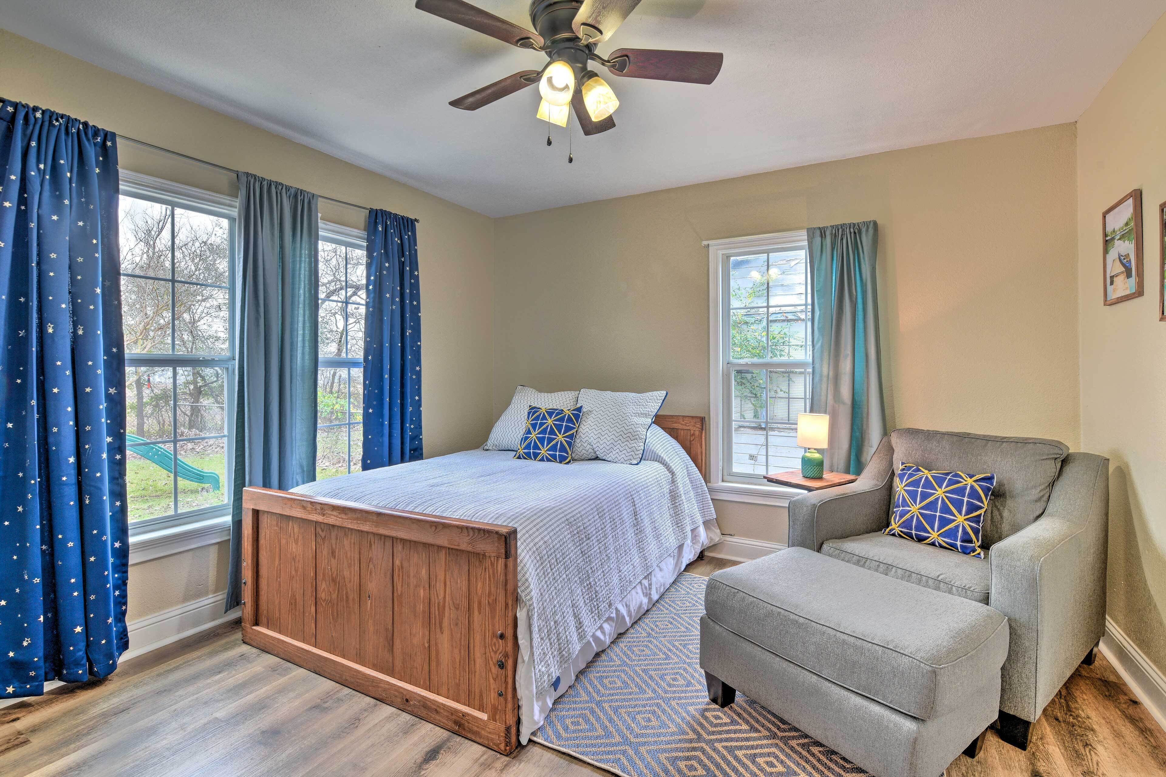 Cozy Home w/ Fire Pit: 3 Mi to Lake Whitney!