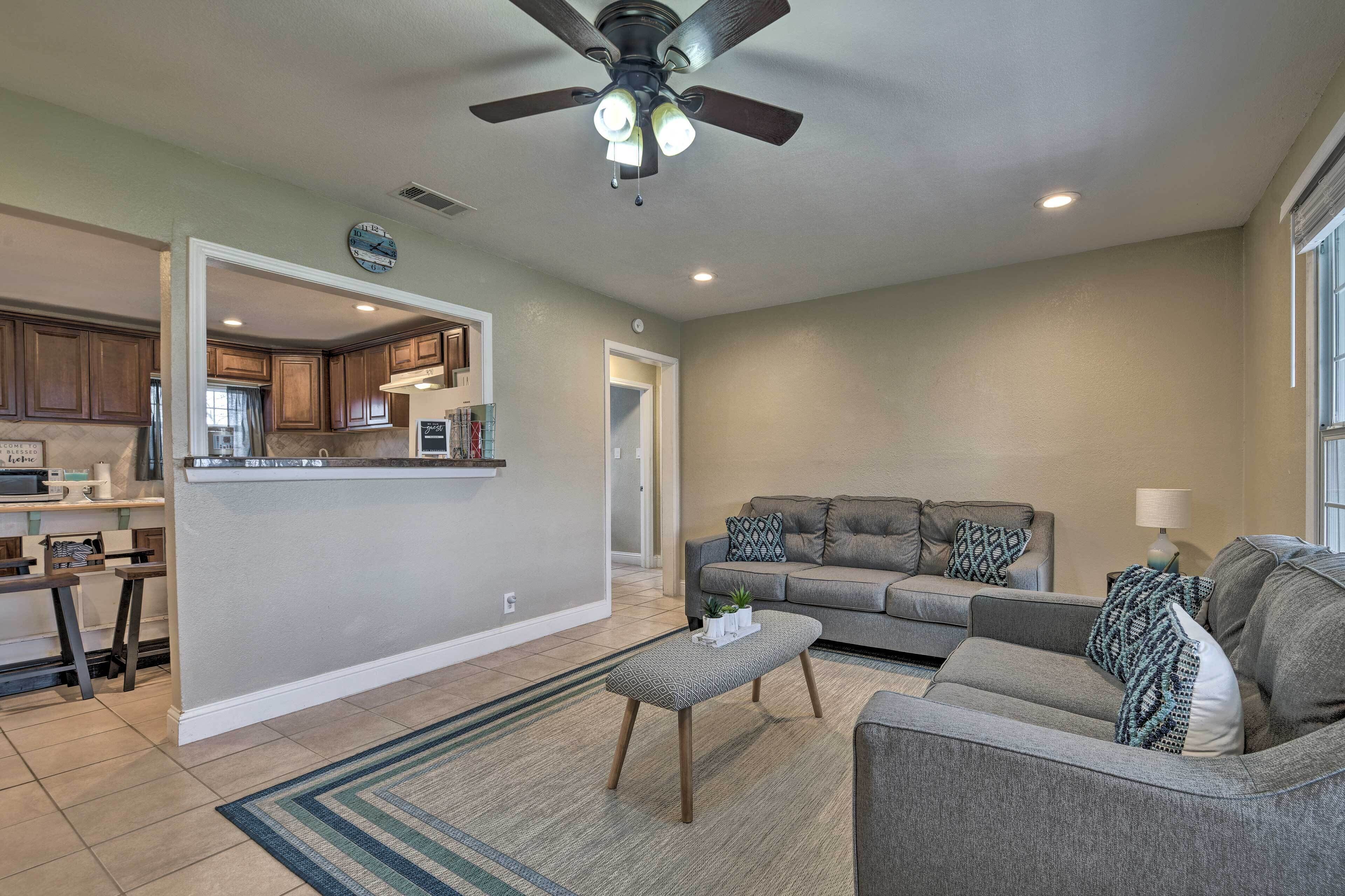 Cozy Home w/ Fire Pit: 3 Mi to Lake Whitney!