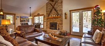 Keystone Home on Snake River w/ Hot Tub + Views!