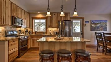 House (4 Bedrooms) | Interior