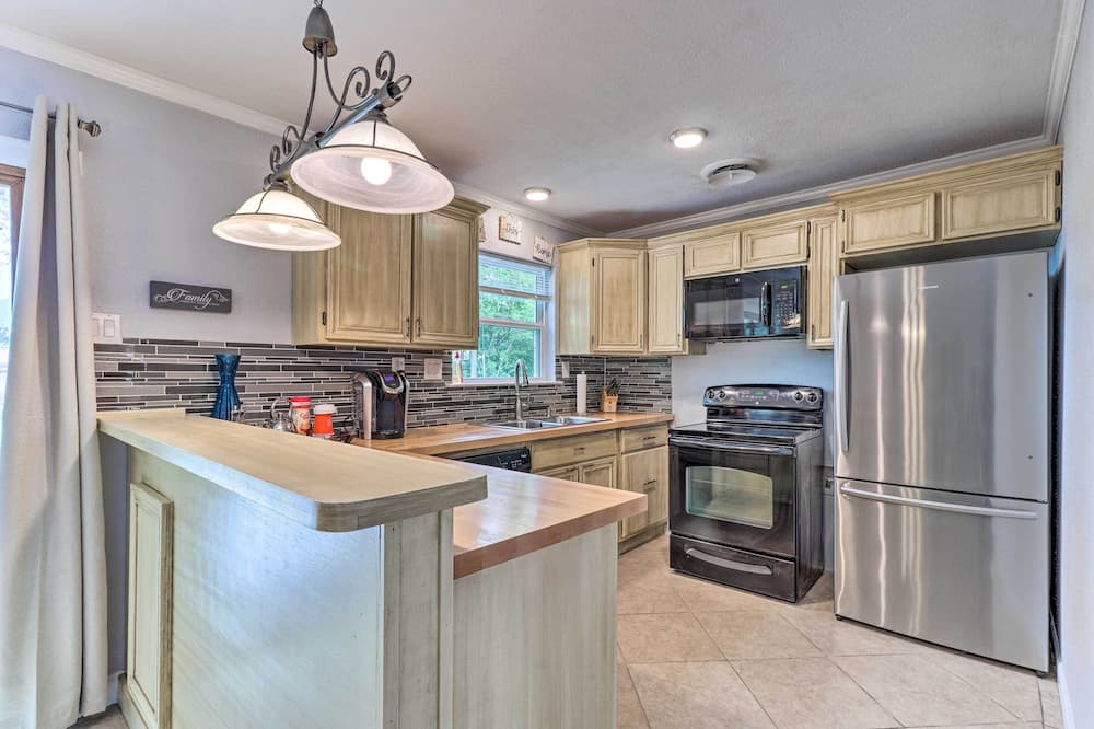 6 Mi to Fort Hood: Killeen Home w/ Yard & Patio - Nolanville, TX