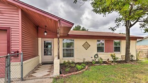 A house with a red exterior, a front porch, and a small garden. - 5 Mi to Fort Hood! Brooklyn House w/ Fenced Yard (Killeen)