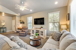 Apartment (3 Bedrooms) | Interior - Desert Rose Townhome: 35 Mi to Zion & State Parks (Washington)