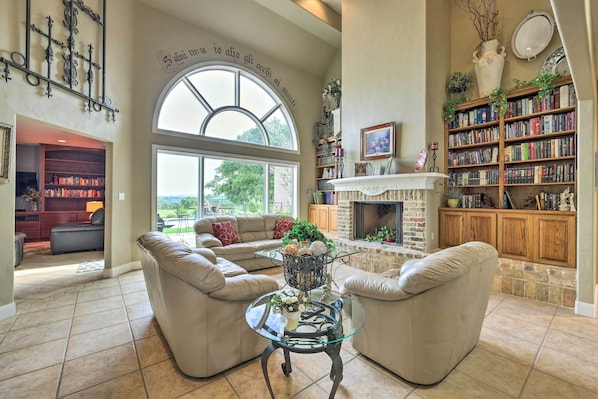 Interior - Extravagant 4,500 Sq Ft Home in Hill Country! (Spring Branch)
