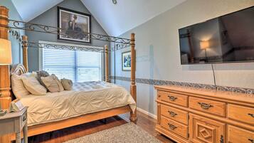 House (4 Bedrooms) | 4 bedrooms, iron/ironing board, bed sheets