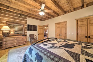 House (4 Bedrooms) | Interior - Hot Tub + Pool Table: Cozy Franklin Cabin! (Franklin)