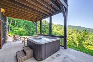 House (4 Bedrooms) | Interior - Hot Tub + Pool Table: Cozy Franklin Cabin! (Franklin)