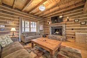 House (4 Bedrooms) | Interior - Franklin Cabin w/ Hot Tub + Pool Table! (Franklin)