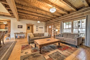 House (4 Bedrooms) | Interior - Franklin Cabin w/ Hot Tub + Pool Table! (Franklin)