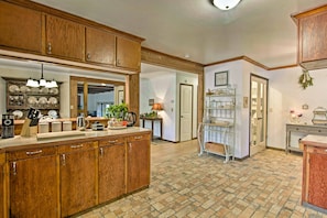 Interior - Cozy Sand Springs Home-mins to Keystone+tulsa (Sand Springs)