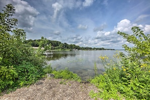 House (3 Bedrooms) | Interior - Lake Nagawicka Home - 2 Blocks to Boat Launch (Delafield)