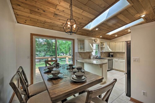 Lake Nagawicka Home - 2 Blocks to Boat Launch