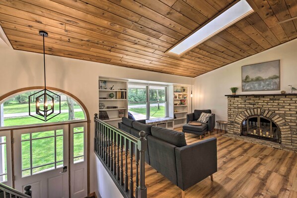 House (3 Bedrooms) | Interior - Lake Nagawicka Home - 2 Blocks to Boat Launch (Delafield)