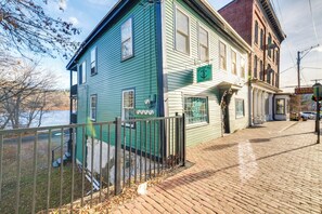Apartment (1 Bedroom) | Interior - Cozy Water-view Apt in the Heart of Downtown! (Hallowell)