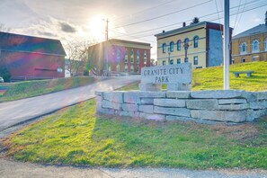 Apartment (1 Bedroom) | Interior - Cozy Water-view Apt in the Heart of Downtown! (Hallowell)