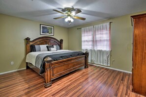 House (3 Bedrooms) | Interior - Pet-friendly Missouri City Home w/ Fenced-in Yard! (Missouri City)