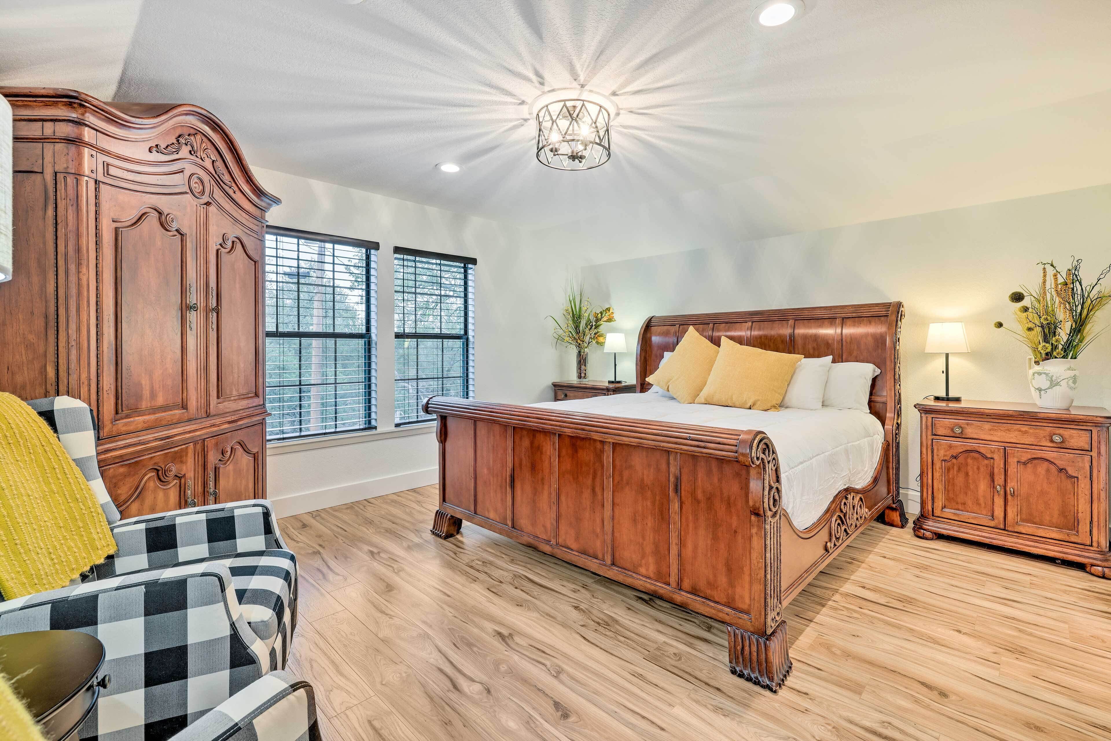 Luxe Hill Country Farmhouse w/ Private Acre