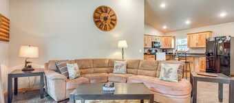 Wisconsin Cabin Hideaway: 3 Mi to Lakes